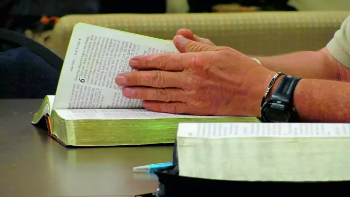 एक मसीही के लिए बाइबल अध्ययन करना क्यों महत्वपूर्ण है? (Importance of Bible Study)